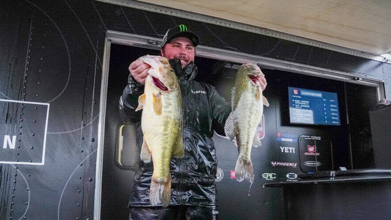 Rain does nothing to slow day one of Major League Fishing on West